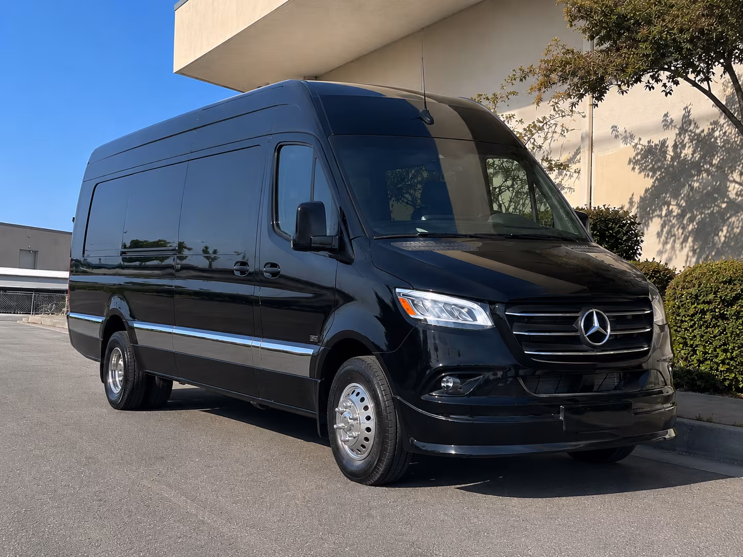 detroit corporate shuttle buses for detroit businesses