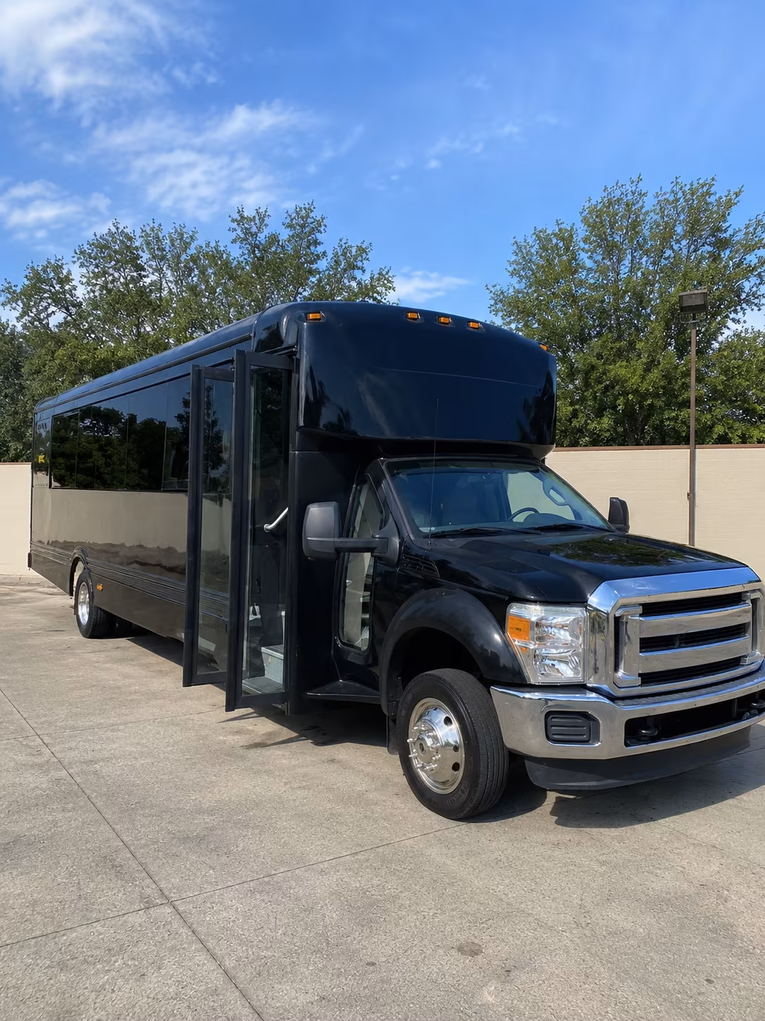mentor 20 passenger party bus