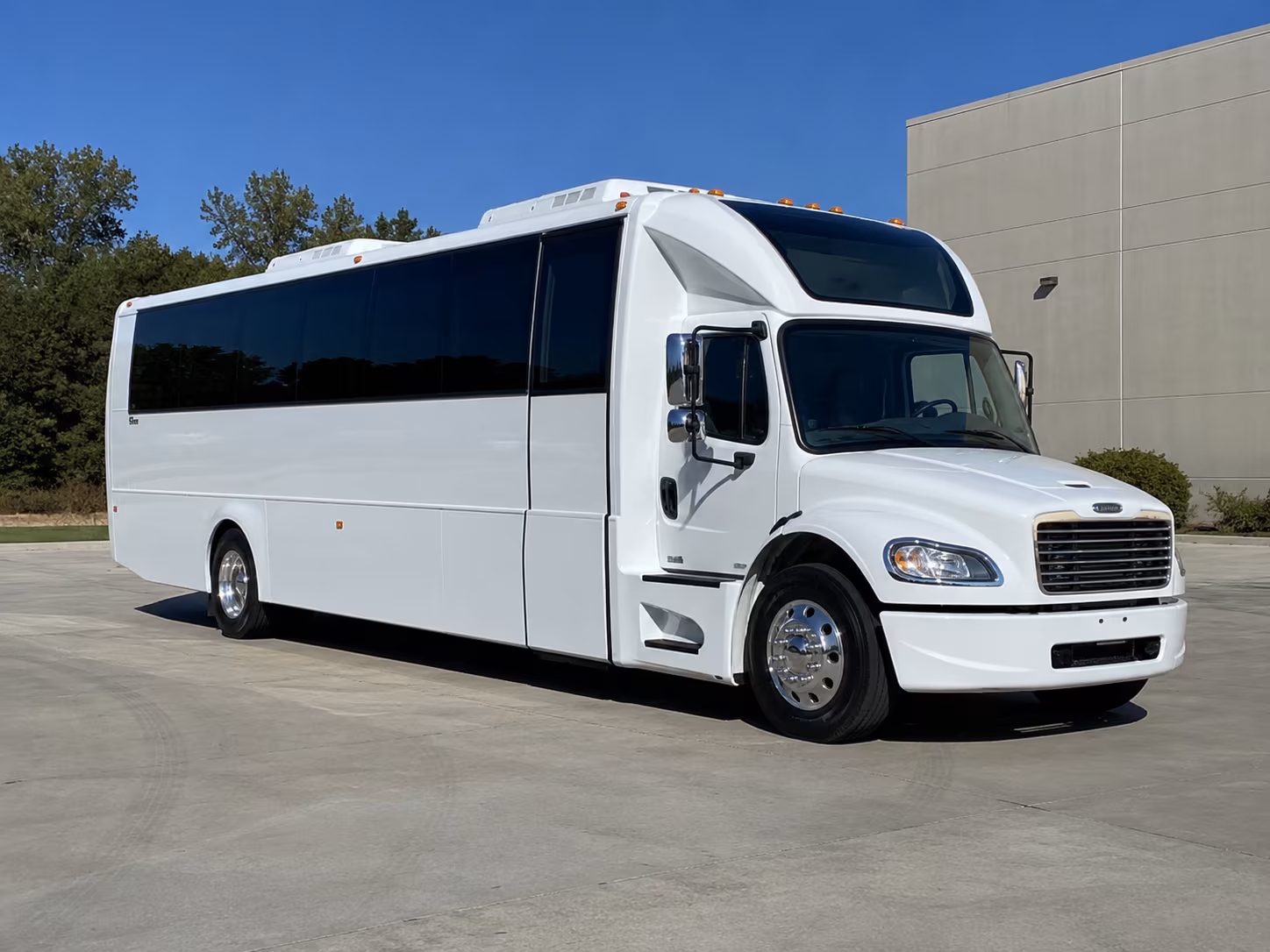 mentor 28 passenger party bus